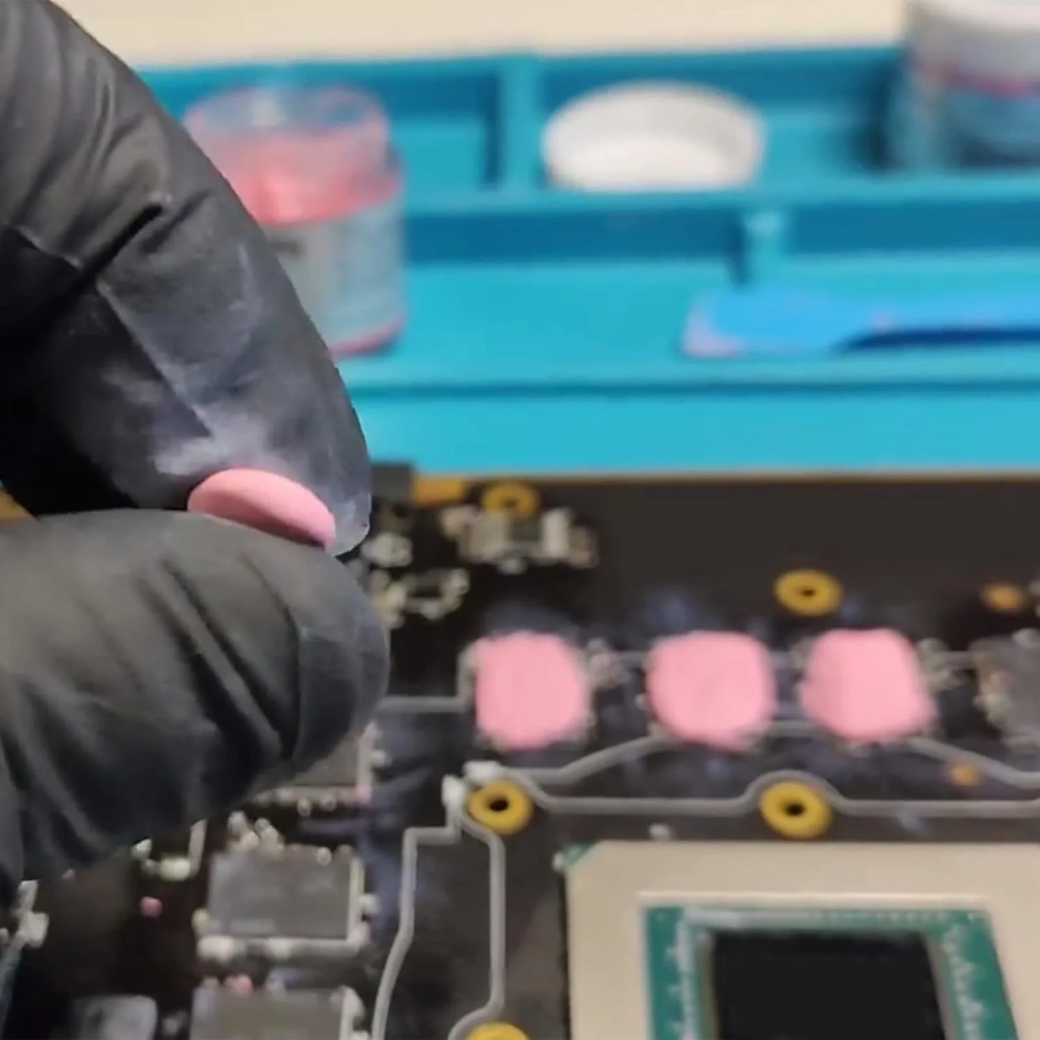 خمیر سیلیکونی حرارتی CX H1300 با هدایت حرارتی بالا، مناسب برای هیت سینک CPU، در وزن های 20، 50 و 70 گرم و با قدرت انتقال حرارت 13.5W/m-k