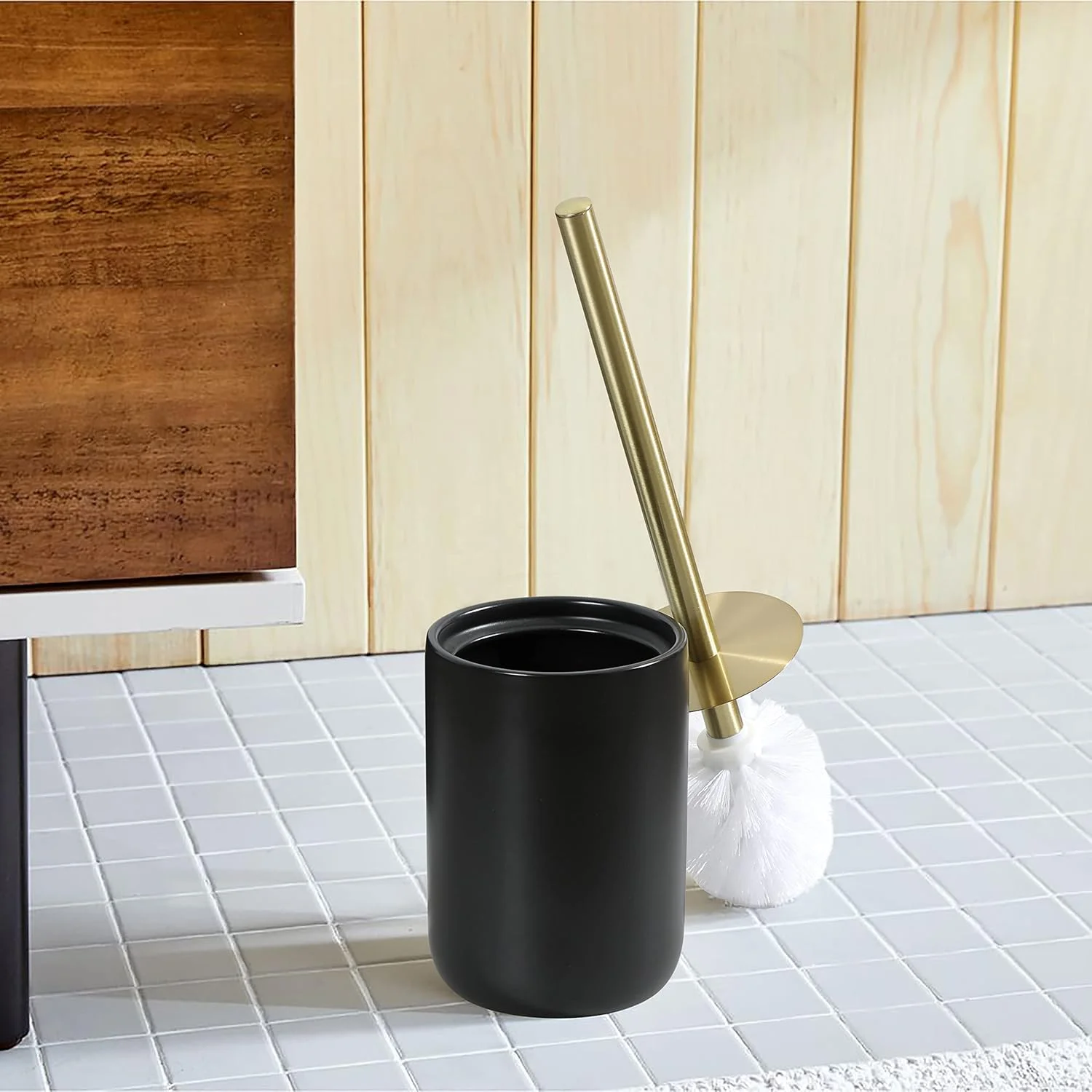 ست برس توالت سرامیکی لوازم جانبی حمام - برس و نگهدارنده کاسه توالت (مشکی و طلایی)