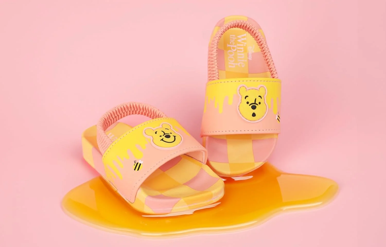 صندل اسلاید دخترانه دیزنی وینی پو با طرح فوتبال