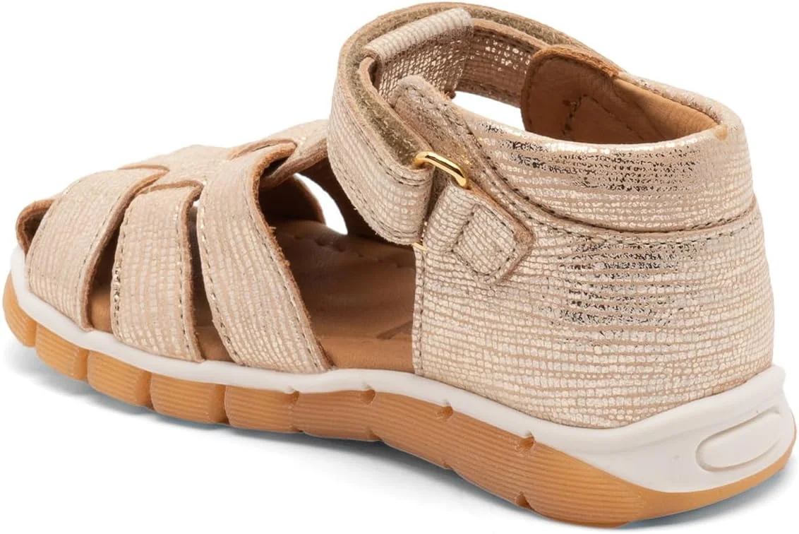 صندل دخترانه بیسگارد مدل Billie صندل دخترانه بیسگارد مدل Billie