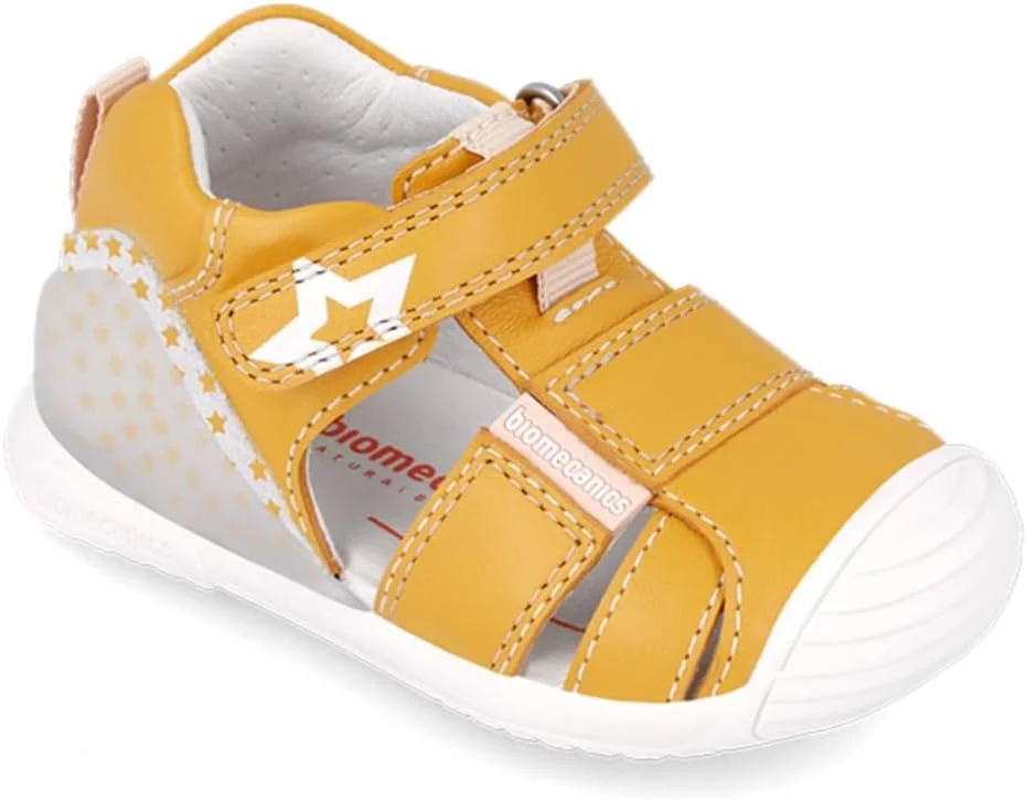 صندل پسرانه چسبی بایومکانیکس طرح ستاره. راحت و خنک صندل پسرانه چسبی بایومکانیکس طرح ستاره. راحت و خنک