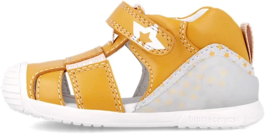 صندل پسرانه چسبی بایومکانیکس طرح ستاره. راحت و خنک صندل پسرانه چسبی بایومکانیکس طرح ستاره. راحت و خنک