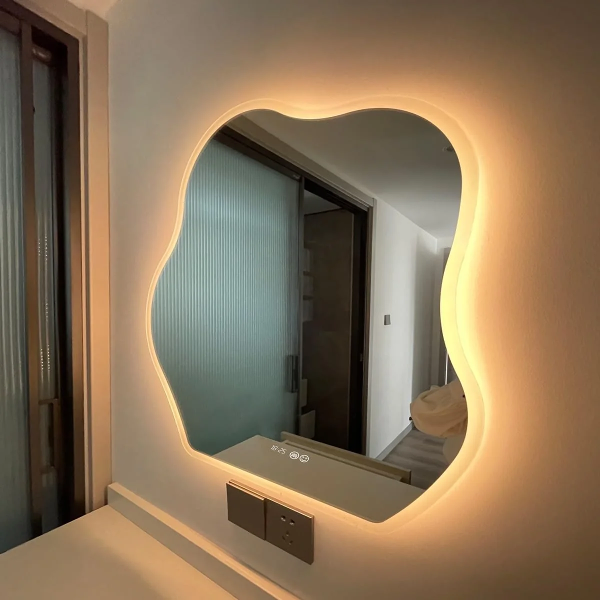آینه روشویی ضد بخار دیواری حمام با نور LED سه رنگ قابل تنظیم، آینه هوشمند با دکمه لمسی و تنظیم نور پیوسته، آینه ضد انفجار برای دکوراسیون منزل (60x80 سانتی متر) آینه روشویی ضد بخار دیواری حمام با نور LED سه رنگ قابل تنظیم، آینه هوشمند با دکمه لمسی و تنظیم نور پیوسته، آینه ضد انفجار برای دکوراسیون منزل (60x80 سانتی متر)