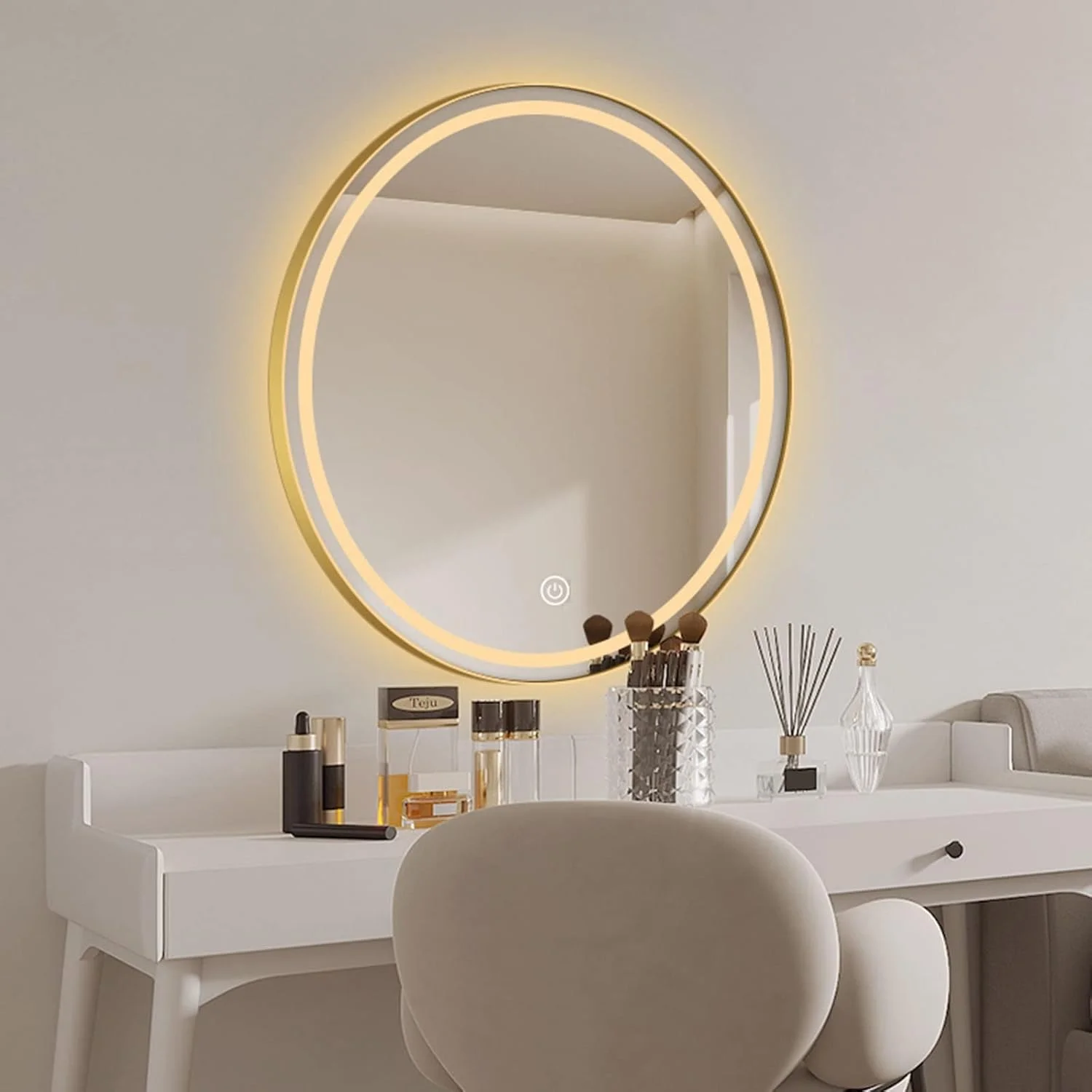 آینه آرایشی دیواری حمام با نور پس زمینه LED، دارای کلید لمسی، 3 رنگ نور قابل تنظیم، ضد بخار، قاب فلزی (رنگ: قاب طلایی گرد، اندازه: 700 میلی متر) (قاب طلایی گرد)