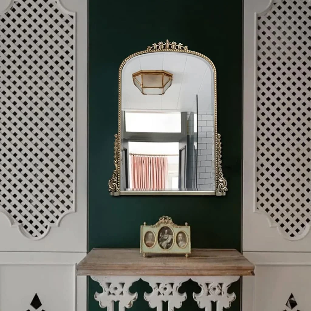 آینه دیواری تزئینی، آینه قوسی، آینه دکور دیوار، آینه حمام، آینه آرایش، آینه میز آرایش اتاق خواب، آینه دکور ورودی، آینه تزئین شده با قاب (رنگ: نقره ای، اندازه: 80 * 60 سانتی متر)