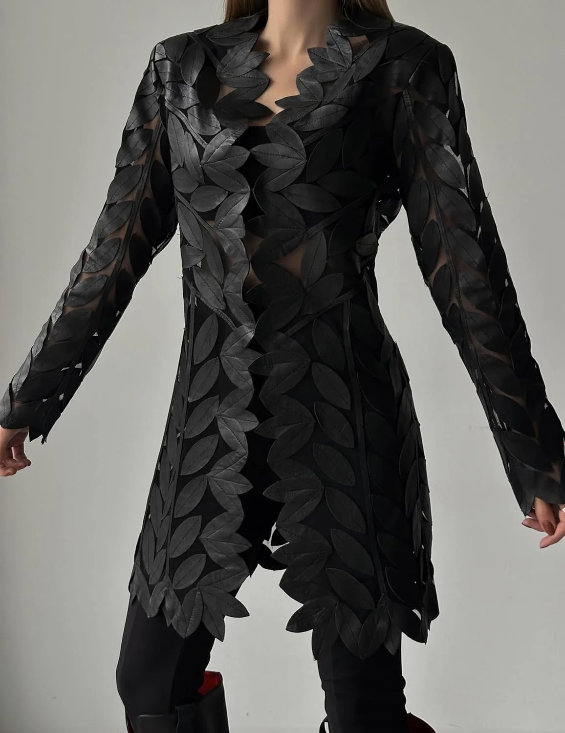 کت چرمی مشکی زنانه دومینانته، ساخته شده از چرم بره اصل و دست‌ساز