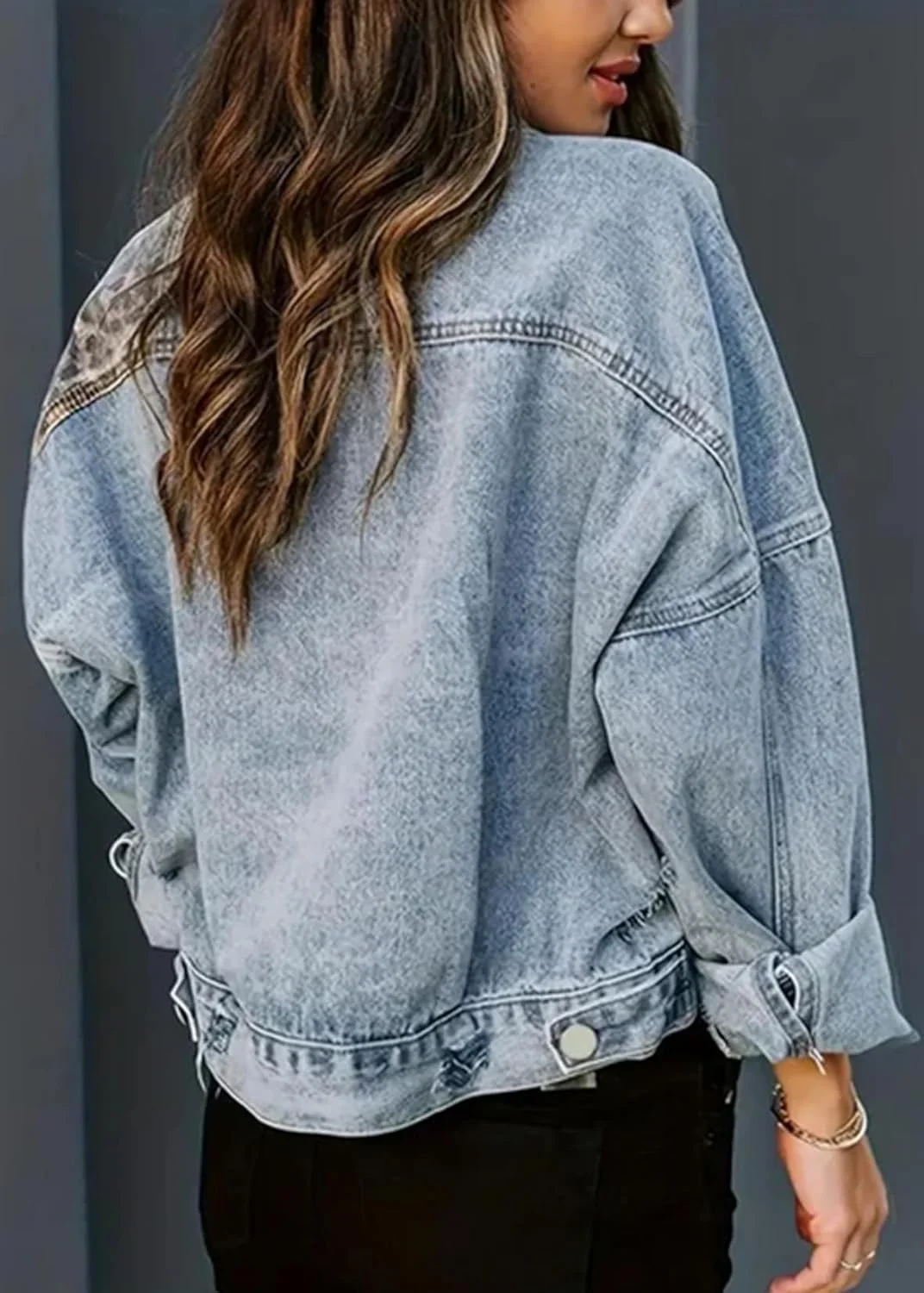 کت جین زنانه طرح پلنگی، کت پاییزی و بهاری دکمه دار با جیب، مناسب استایل خیابانی و اوقات فراغت