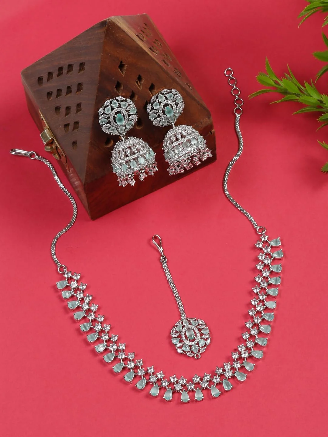 ست جواهرات زنانه YouBella شامل گردنبند الماس آمریکایی با گوشواره و مانگ تیکا برای زنان و دختران ست جواهرات زنانه YouBella شامل گردنبند الماس آمریکایی با گوشواره و مانگ تیکا برای زنان و دختران