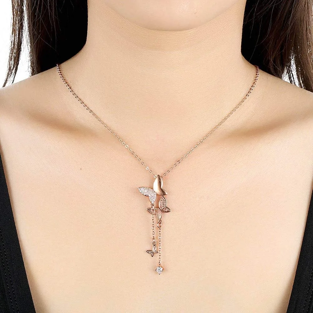 زنجیر پروانه شیک رزگلد YouBella با روکش طلا برای بانوان (YBNK_5658) زنجیر پروانه شیک رزگلد YouBella با روکش طلا برای بانوان (YBNK_5658)