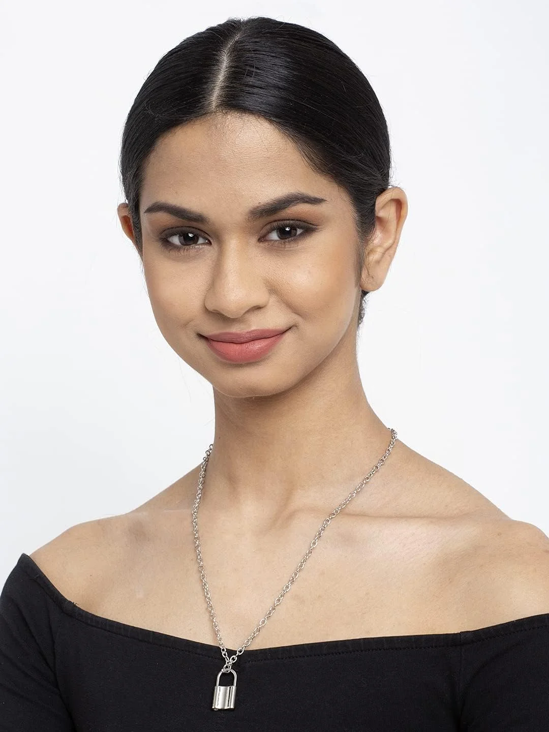 گردنبند آویز برنجی آلیاژی شیک زنانه YouBella (چند رنگ) گردنبند آویز برنجی آلیاژی شیک زنانه YouBella (چند رنگ)