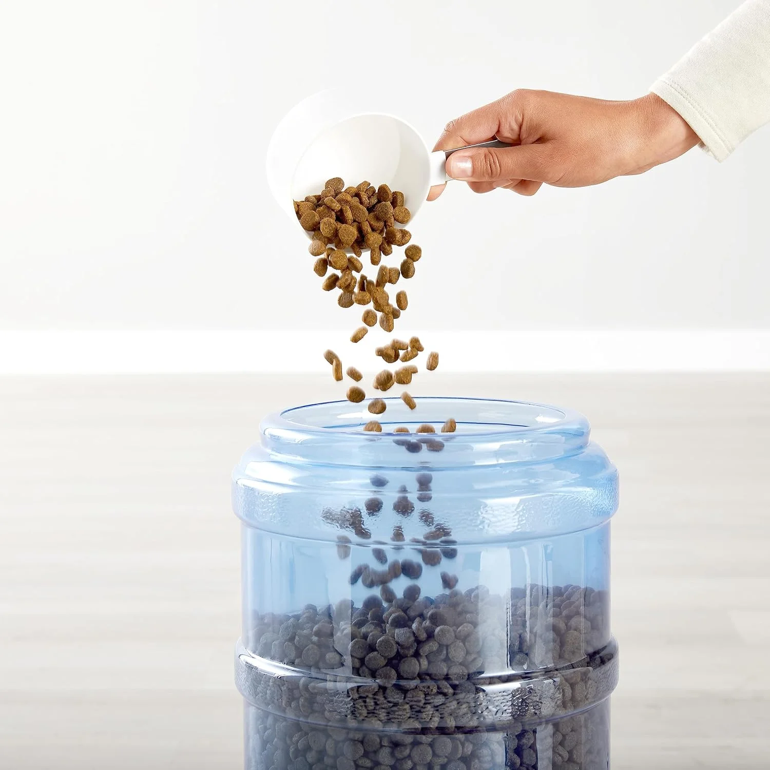 مجموعه مخزن غذا و آب حیوانات خانگی آمازون بیسیکس، بزرگ (ظرفیت 9.5 لیتر)