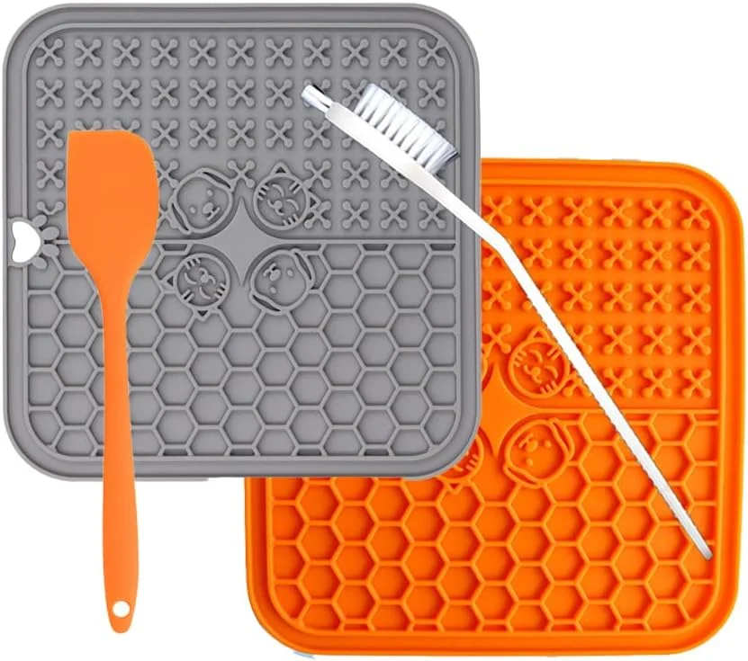 4 عدد پد لیسیدنی سگ با مکنده‌های قوی، تسکین اضطراب، کیفیت عالی، 2 ست پد لیسیدنی، کاردک و برس، کاسه غذای آهسته سگ، پد مناسب حمام، آموزش و نظافت (نارنجی و خاکستری)