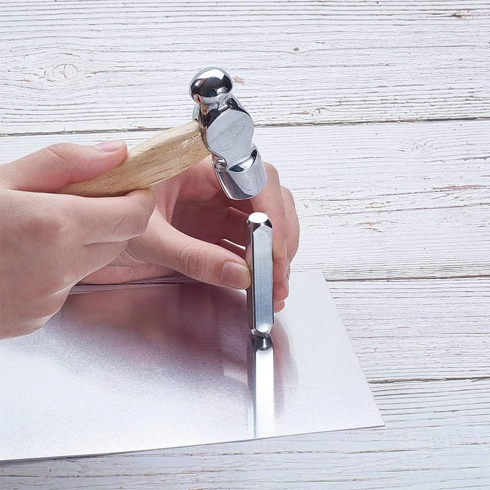 بسته ۱۰ عددی ورق آلومینیومی BENECREAT، ابعاد ۱۳۰x۱۸۰ میلیمتر، با لایه محافظ نقرهای، مناسب ساخت جواهرات و حکاکی دستی، ضخامت ۰.۶ میلیمتر بسته ۱۰ عددی ورق آلومینیومی BENECREAT، ابعاد ۱۳۰x۱۸۰ میلیمتر، با لایه محافظ نقرهای، مناسب ساخت جواهرات و حکاکی دستی، ضخامت ۰.۶ میلیمتر