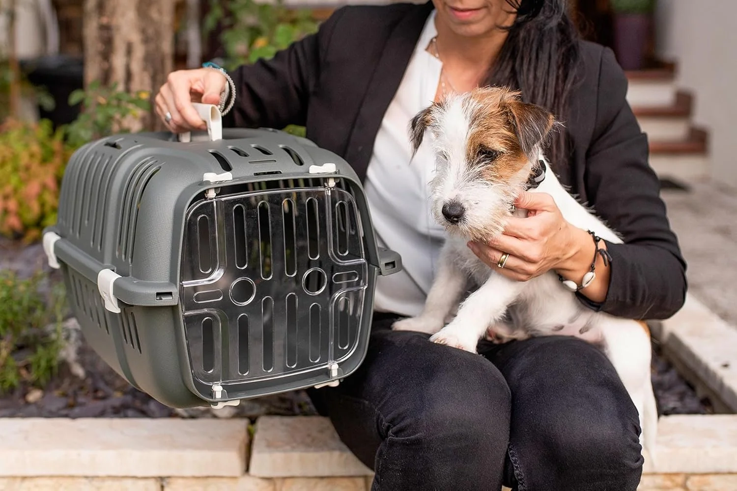 حمل کننده حیوانات خانگی فرپلاست، مناسب سگ های کوچک و گربه ها تا وزن 5 کیلوگرم، درب شفاف ضد ضربه، دارای دریچه های تهویه هوا، ابعاد 32x47x29 سانتی متر، مدل JET 10، رنگ خاکستری