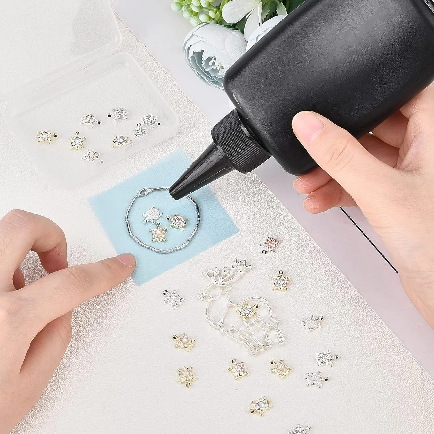 24 عدد پرکننده رزینی طرح لاک پشت در 6 سبک مختلف با نگین های بدلیجات، مروارید، آلیاژ، تزئینات هنری ناخن، لوازم جانبی رزینی برای ساخت جواهرات و تزئین ناخن