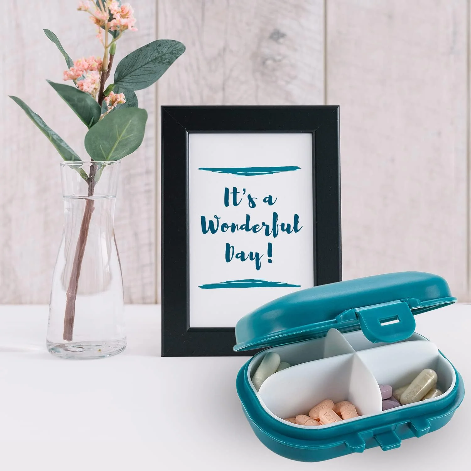 جعبه تقسیم قرص MEDca - جعبه حمل داروی مسافرتی 4 محفظه ای - جعبه تقسیم قرص روزانه برای جیب یا کیف شما