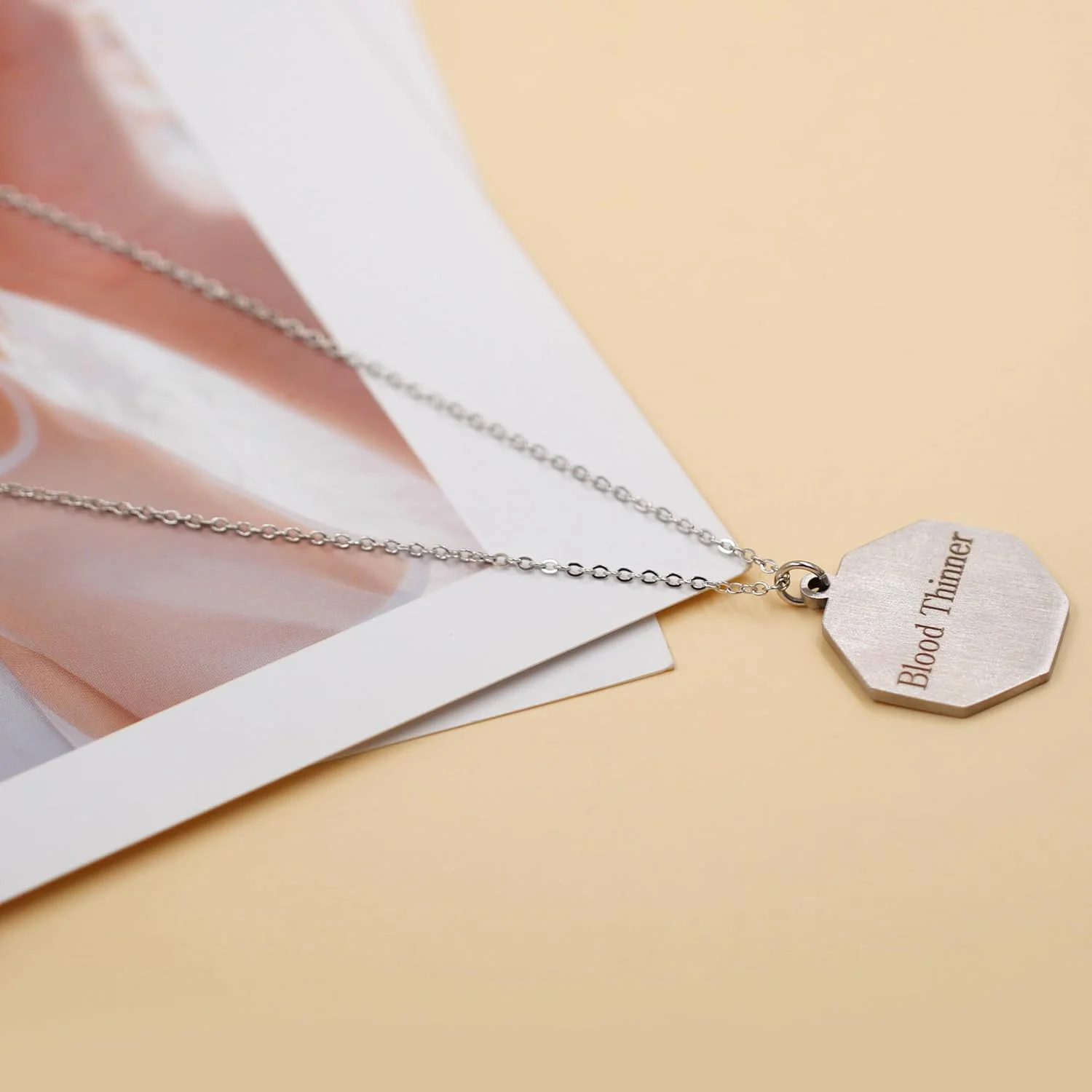 گردنبند شناسه پزشکی، جواهرات مقرون به صرفه با نماد پزشکی برای زنان، ایده آل برای آگاهی از دیابت نوع 1، تگ هشدار پزشکی اورژانسی YA4676