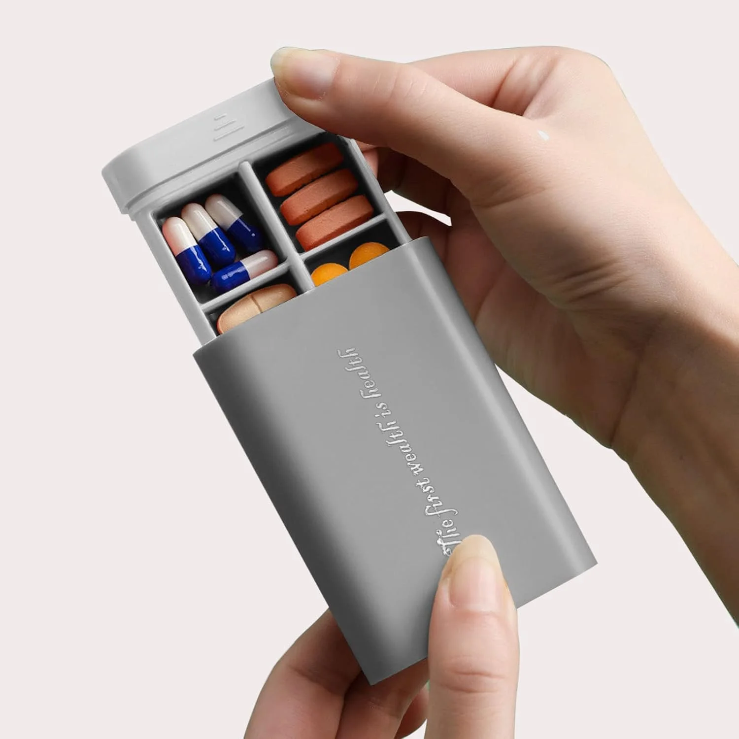 جعبه قرص، جعبه قرص پخش کننده قابل حمل، جعبه قرص کوچک مینی، جعبه قرص قابل حمل، ذخیره سازی مهر و موم شده برای ویتامین ها، دارو، روغن ماهی، مکمل ها.