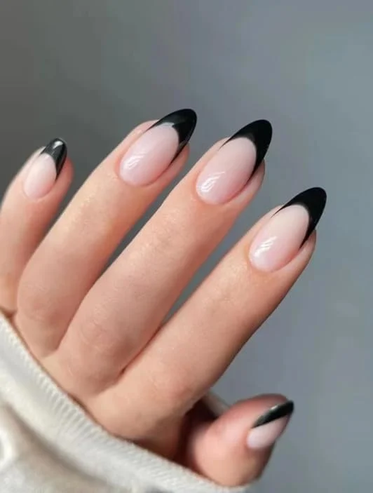 ناخن مصنوعی طرح موج مشکی، کلاسیک، بادامی متوسط، رنگ ثابت براق، 24 عددی، طرح موج مشکی شیک برای پاییز، ناخن های اکریلیک مصنوعی با چسب