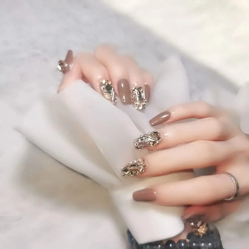 ناخن مصنوعی نگین دار براق، 24 عدد ناخن مصنوعی با طول متوسط به همراه چسب ژله ای، طراحی شیک و پوشش کامل (یخی موکا)