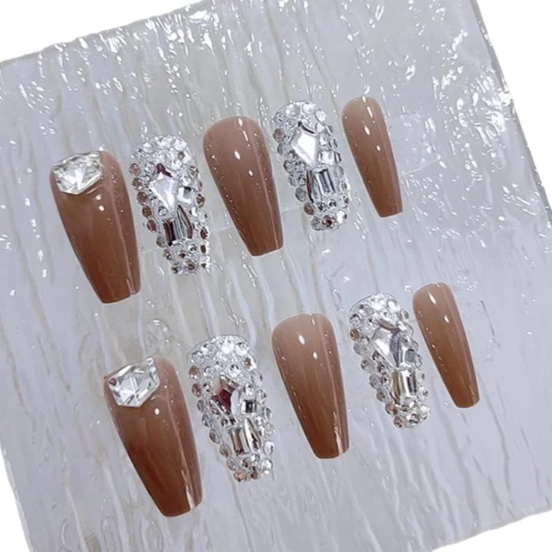 ناخن مصنوعی نگین دار براق، 24 عدد ناخن مصنوعی با طول متوسط به همراه چسب ژله ای، طراحی شیک و پوشش کامل (یخی موکا)