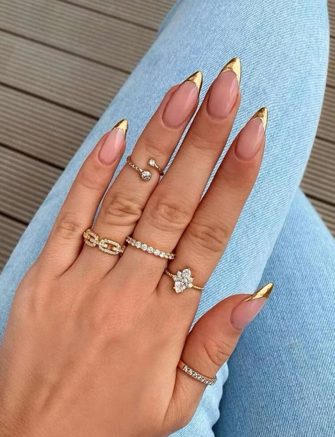 ناخن مصنوعی 24 عددی طلایی طرح فرانسوی با چسب ناخن مصنوعی 24 عددی طلایی طرح فرانسوی با چسب