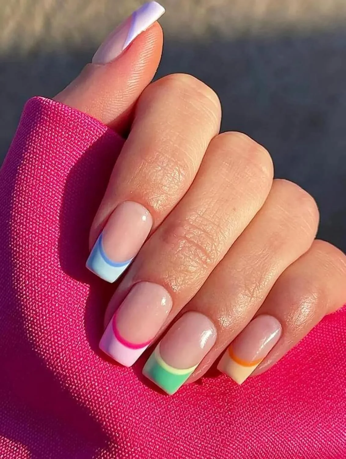 ناخن مصنوعی چسبی Suerte، نوک رنگین کمانی چند رنگ، مانیکور فرانسوی، مربعی، رنگ ثابت، براق، 24 عددی، ناخن مصنوعی فرانسوی، مانیکور طبیعی متوسط، طراحی ناخن ترندی، ناخن های اکریلیک مصنوعی با چسب