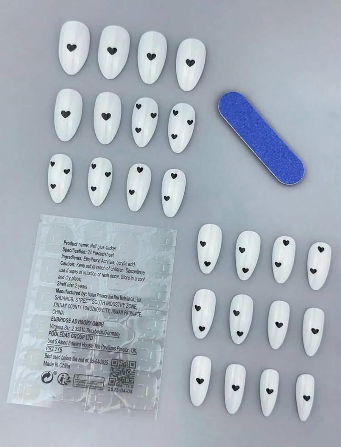 ناخن مصنوعی سفید با طرح قلب مشکی، رنگ ثابت بادامی براق، 24 عدد، ناخن فرانسوی متوسط طبیعی، مانیکور ترندی، ناخن های اکریلیک مصنوعی با چسب