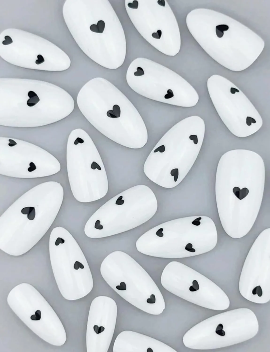 ناخن مصنوعی سفید با طرح قلب مشکی، رنگ ثابت بادامی براق، 24 عدد، ناخن فرانسوی متوسط طبیعی، مانیکور ترندی، ناخن های اکریلیک مصنوعی با چسب