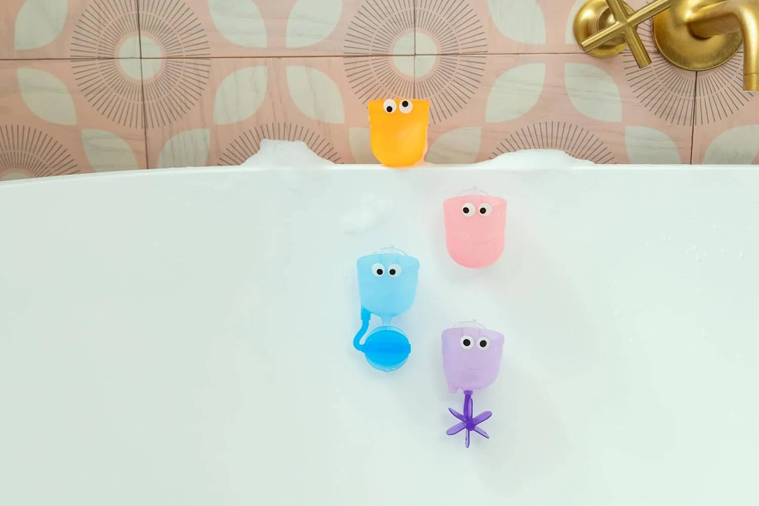 ست اسکوپ و آبریز حمام Munchkin Falls™، اسباب بازی حمام، سرگرمی و فعالیت حمام، اسباب بازی رنگارنگ برای سرگرم کردن کودکان، نوزاد/کودک نوپا/کودکان، 12 ماه به بالا. بسته 4 عددی