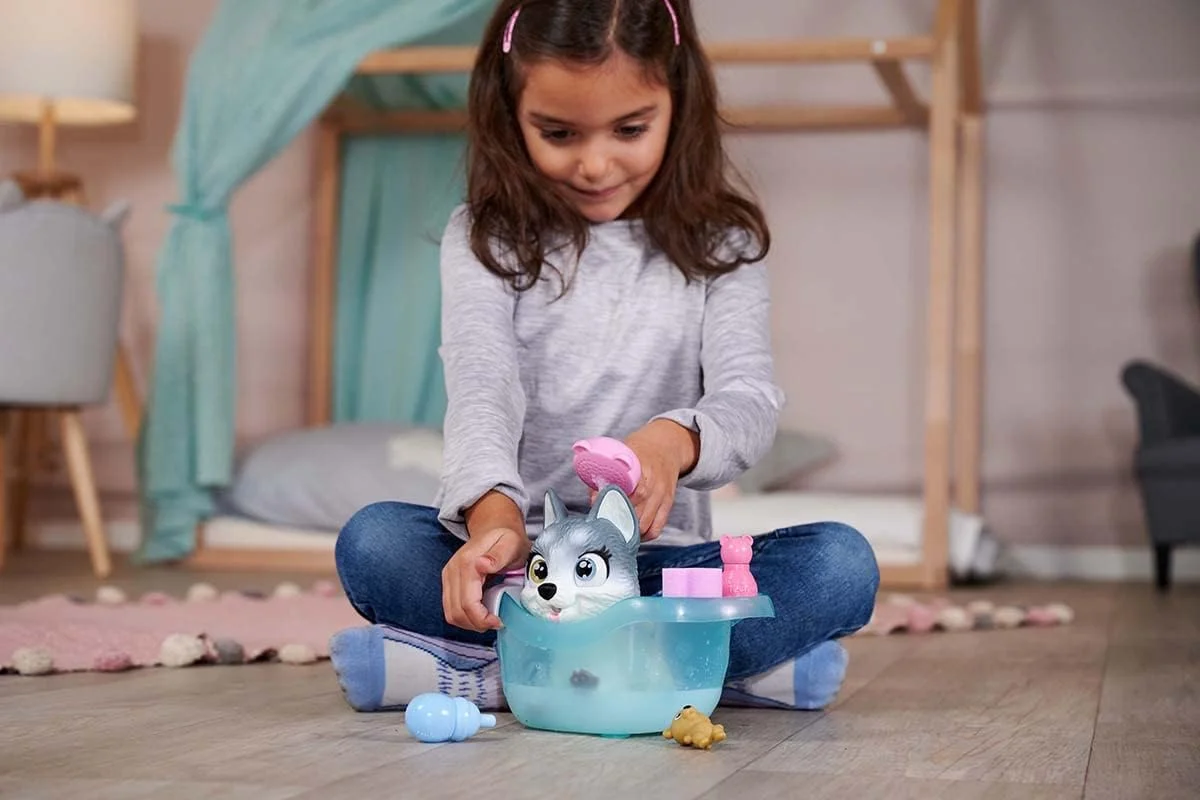 هاسکی سیمبا پتز مدل 105953560 به همراه وان حمام، با عملکرد پمپ، بطری نوشیدنی، بطری فوم، سرنگ آب، سگ اسباب بازی 25 سانتی متری، مناسب برای کودکان بالای 3 سال