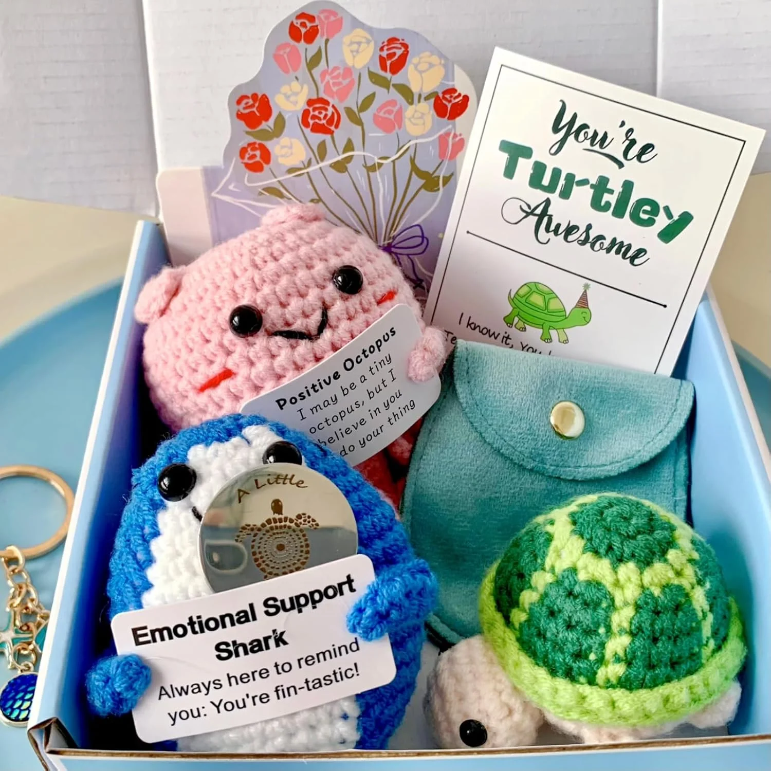 ست حیوانات بافتنی بامزه و مثبت، 3 عدد عروسک بافتنی زیبا - کوسه، لاک پشت، اختاپوس با توکن آغوش جیبی، کارت تبریک و جاکلیدی - هدیه دست ساز برای حمایت عاطفی از زنان، مردان و دوستان ست حیوانات بافتنی بامزه و مثبت، 3 عدد عروسک بافتنی زیبا - کوسه، لاک پشت، اختاپوس با توکن آغوش جیبی، کارت تبریک و جاکلیدی - هدیه دست ساز برای حمایت عاطفی از زنان، مردان و دوستان