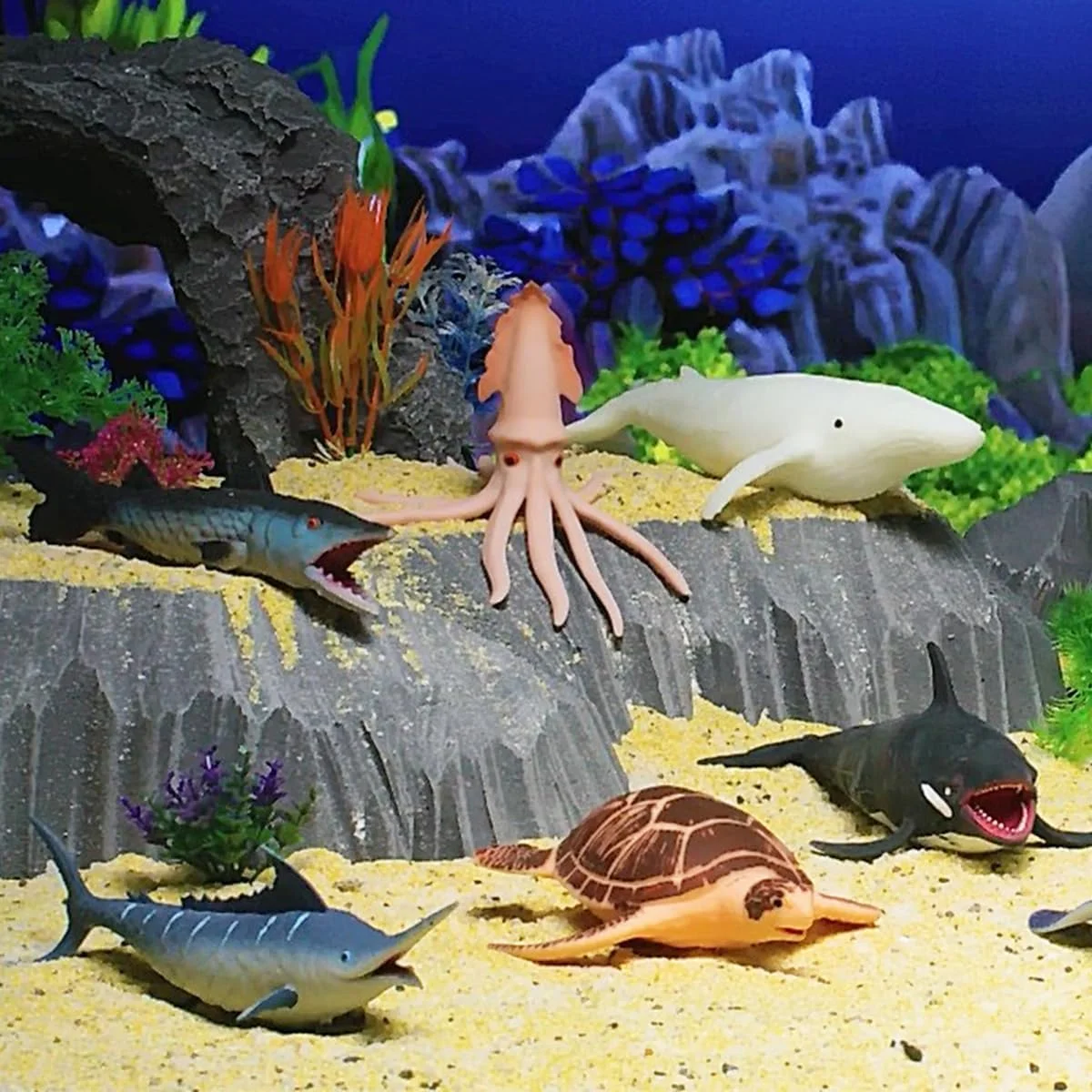 اسباب بازی های خنده دار جعبه ای افسانه حیوانات، شکارچیان دریایی برای کودکان: عروسک های نرم و کشسان - کوسه ببری، نهنگ قاتل، مانتا، باراکودا (4 عدد) - کودک