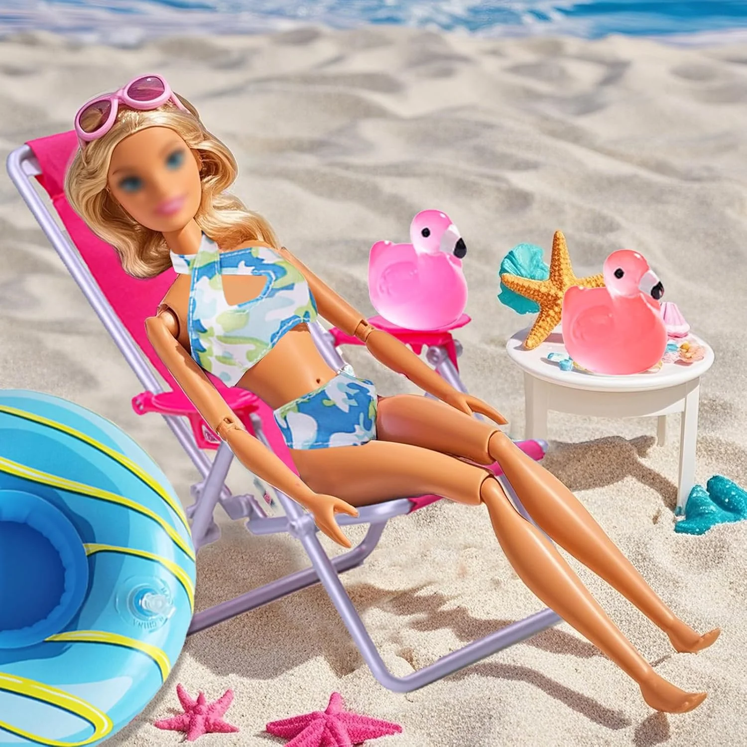 مجموعه ۳۲ تکه لباس شنا، ۵ مایو بیکینی، ۱ دامن و ژاکت رنگارنگ، حلقه شنا، صندلی ساحلی، ابزار نجات، ۲ حیوان مینیاتوری مجموعه ۳۲ تکه لباس شنا، ۵ مایو بیکینی، ۱ دامن و ژاکت رنگارنگ، حلقه شنا، صندلی ساحلی، ابزار نجات، ۲ حیوان مینیاتوری