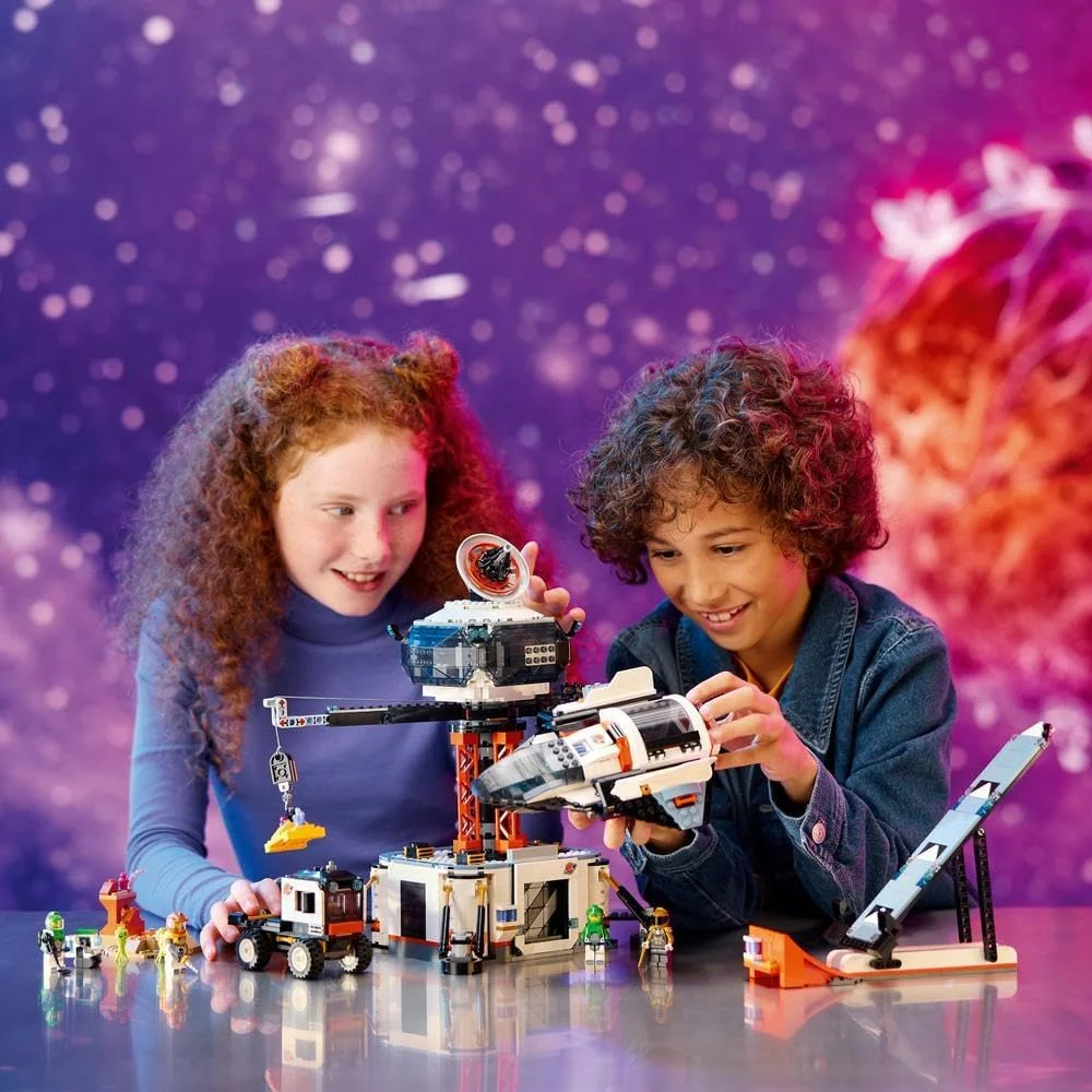 مجموعه پایگاه فضایی و سکوی پرتاب موشک لگو سیتی، اسباب بازی برای پسران و دختران 8 سال به بالا، دارای یک سفینه فضایی، 6 مینی فیگور، ربات و 2 فیگور بیگانه، هدیه برای کودکانی که عاشق اسباب بازی های باحال هستند 60434