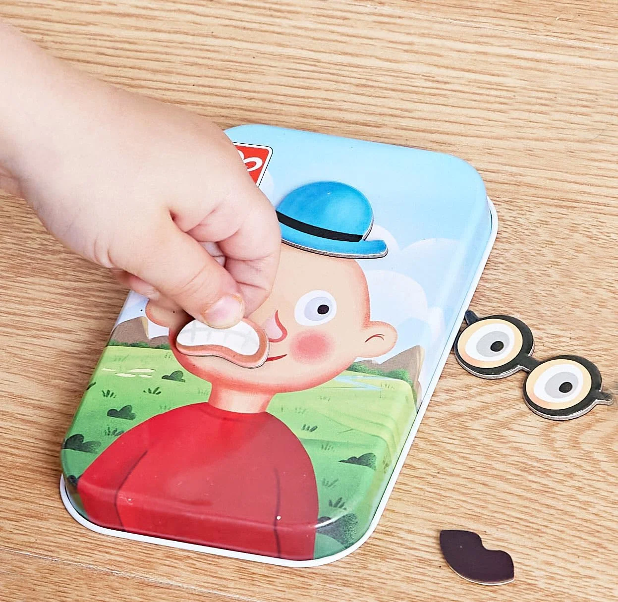 هاپه صورت خنده‌دار مغناطیسی | اسباب‌بازی مسافرتی 29 تکه برای کودکان | صورت‌های مغناطیسی خلاقانه برای بازی تخیلی | سرگرمی جمع و جور و قابل حمل | اسباب بازی های مسافرتی | اسباب بازی های مغناطیسی کودکان | 3 سال به بالا