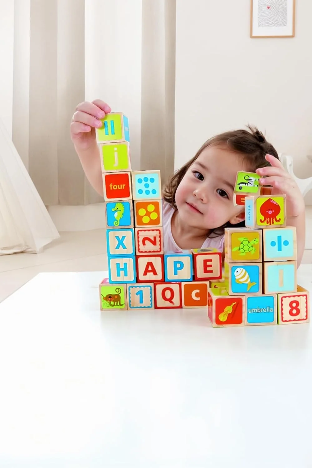 بلوک های الفبای Hape | بلوک های ساختمانی چوبی با طرح کلاسیک برای کودکان نوپا | اسباب بازی آموزشی با حروف، اعداد و تصاویر | ایمن و بادوام، مناسب برای 24 ماه به بالا