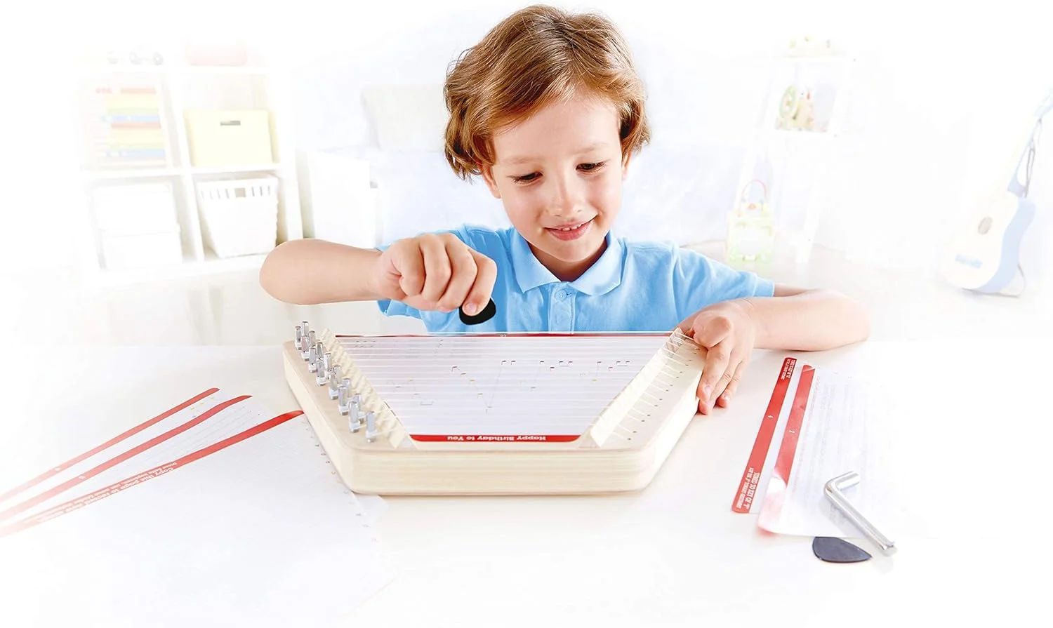 چنگ رومیزی کودک Hape Happy Harp | اسباب بازی چنگ چوبی برنده جایزه برای کودکان، نکات کوک کردن، آچار کوک، مضراب و برگه های آهنگ