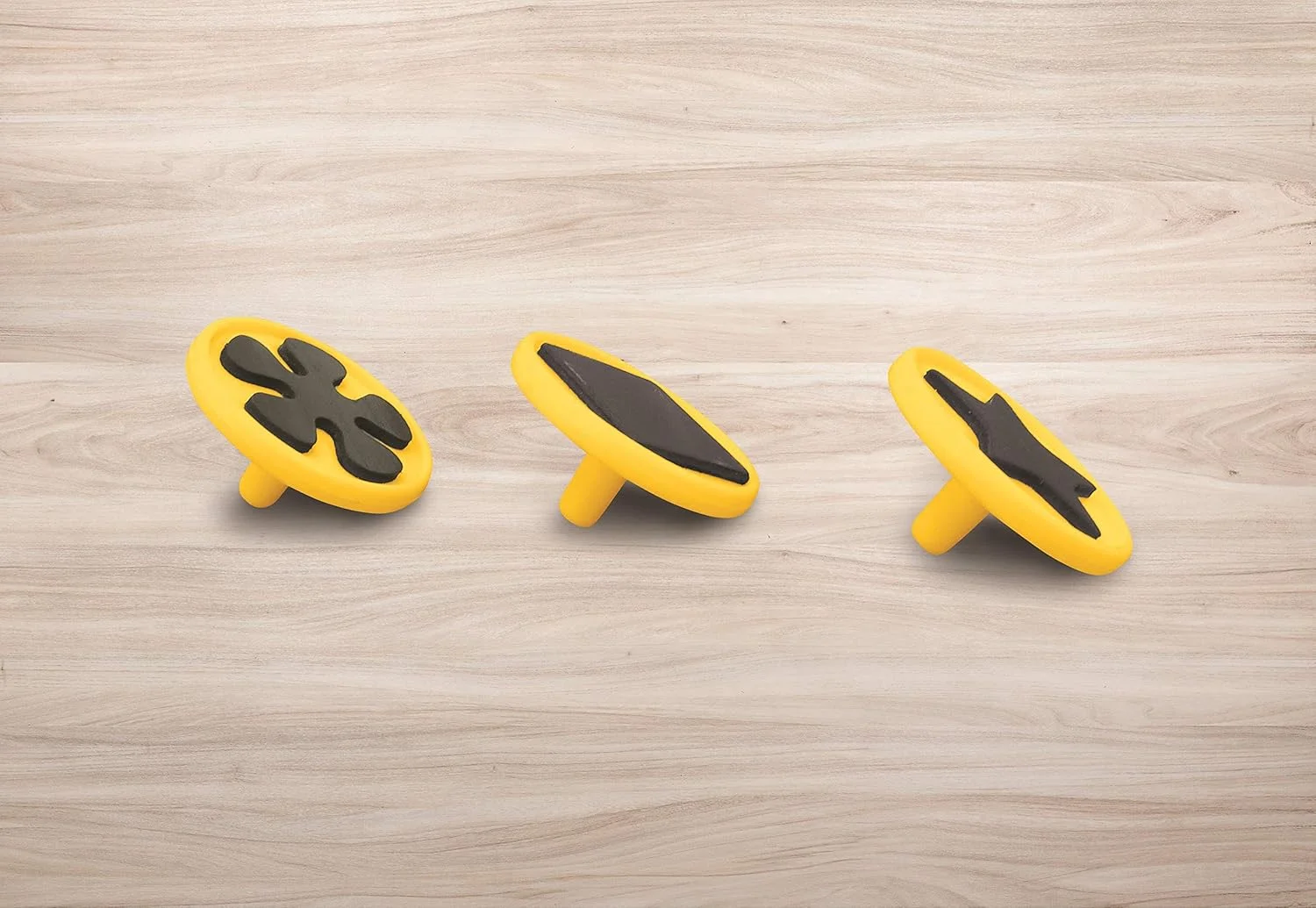 تخته طراحی مغناطیسی چند رنگ لکسی بوک مدل CRDES550 با طرح مینیون ها، اسباب بازی هنری و خلاقانه برای دختران و پسران، قلم استایلوس و مهر تخته طراحی مغناطیسی چند رنگ لکسی بوک مدل CRDES550 با طرح مینیون ها، اسباب بازی هنری و خلاقانه برای دختران و پسران، قلم استایلوس و مهر