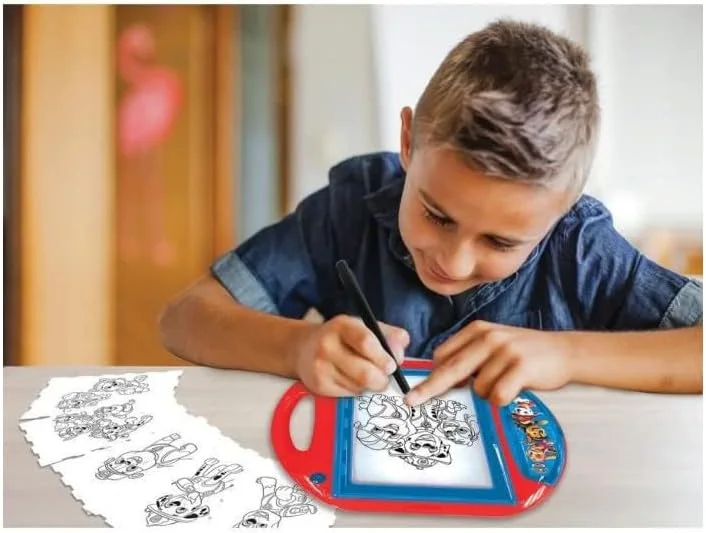 پروژکتور نقاشی Lexibook Paw Patrol، دارای 4 تمبر، 10 قالب، صفحه نمایش نورانی، 1 قلم، اسباب بازی هنری و خلاقانه برای دختران و پسران، قرمز/آبی، CR310PA پروژکتور نقاشی Lexibook Paw Patrol، دارای 4 تمبر، 10 قالب، صفحه نمایش نورانی، 1 قلم، اسباب بازی هنری و خلاقانه برای دختران و پسران، قرمز/آبی، CR310PA
