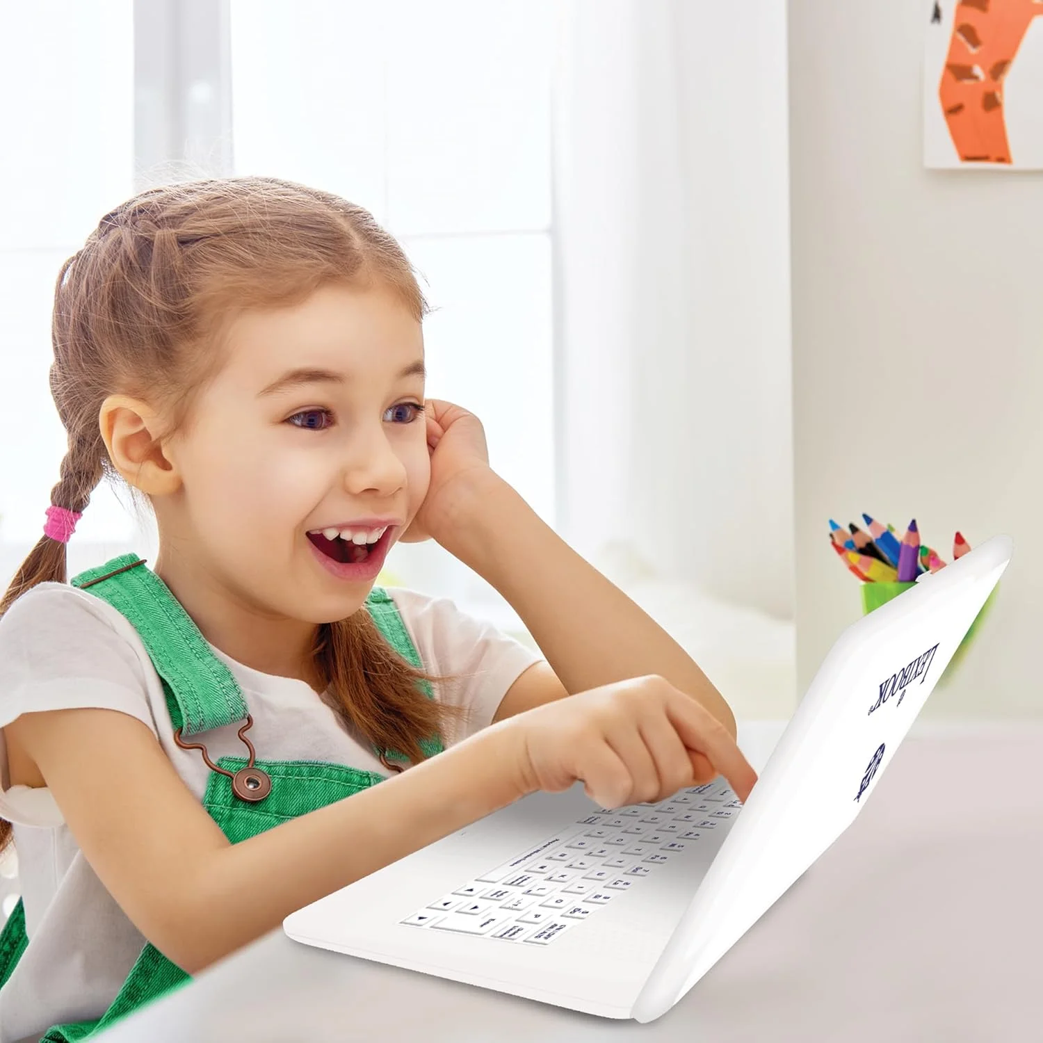 لپ تاپ آموزشی دو زبانه انگلیسی/آلمانی Lexibook - 170 فعالیت برای یادگیری، بازی و موسیقی، صفحه نمایش بزرگ، JC599i3 لپ تاپ آموزشی دو زبانه انگلیسی/آلمانی Lexibook - 170 فعالیت برای یادگیری، بازی و موسیقی، صفحه نمایش بزرگ، JC599i3