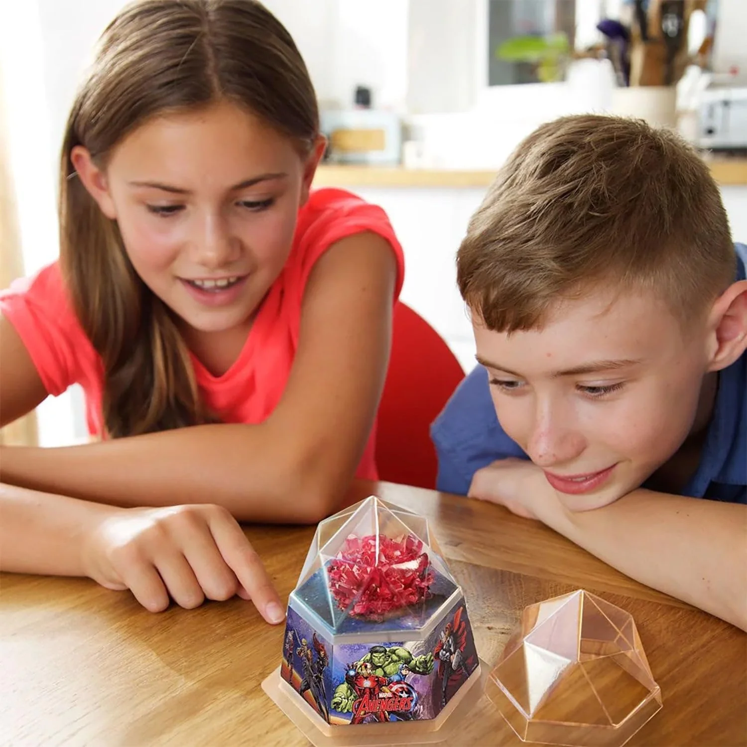 مجموعه تراریوم کریستالی قهرمانان مارول دیزنی 4M – یک کریستال قهرمان تا 4.5 سانتی متر در گنبد نمایش با کارت های مارول، ابزار مخلوط کردن و پایه اسرارآمیز پرورش دهید – هدیه علمی برای کودکان 5 سال به بالا