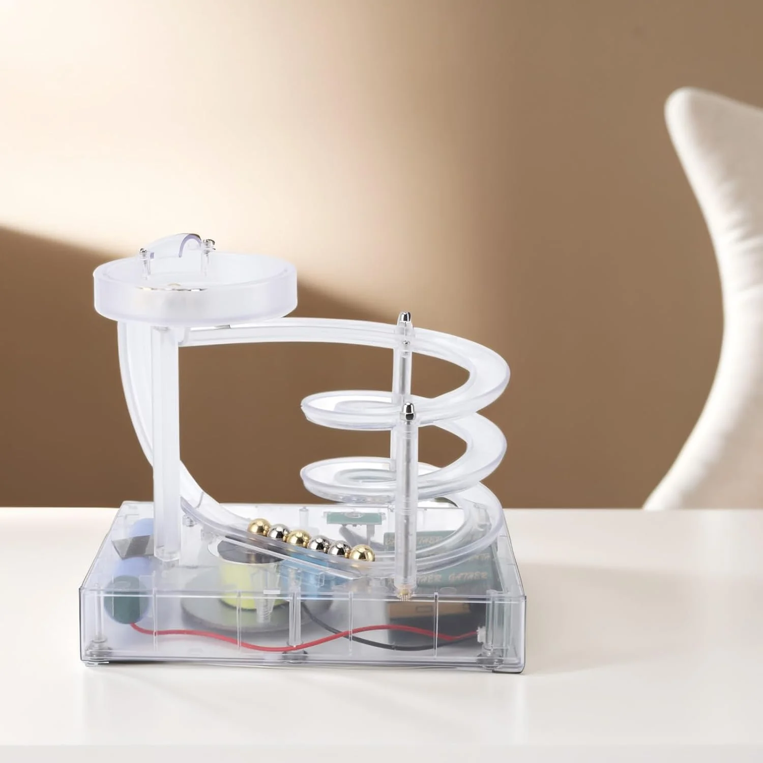 اسباب بازی رومیزی ماشین حرکت دائمی هنری، شبیه ساز ماشین حرکت دائمی تزئینی توپ غلتان، ابزار فیزیک علمی برای میز کار، ابزار آموزشی برای کودکان (شفاف)