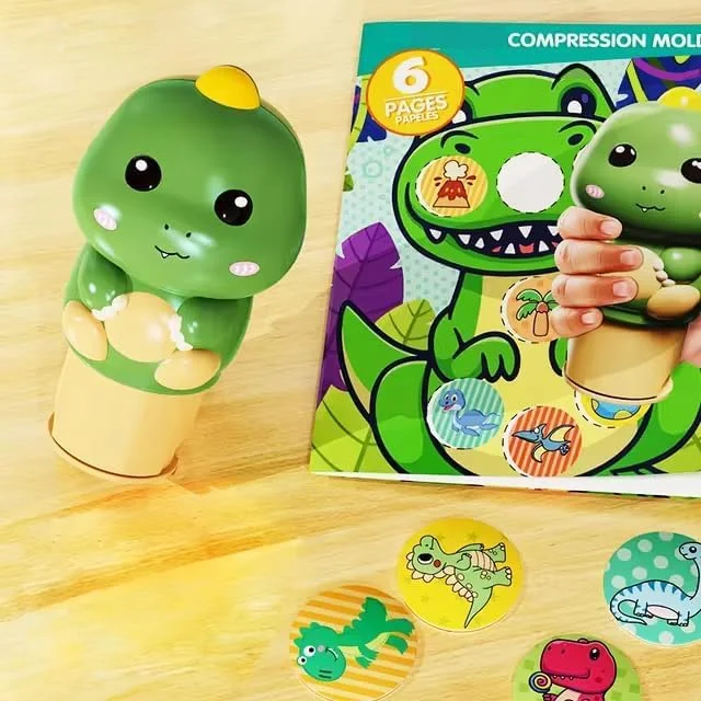 کتاب استیکر، استیکرهای سرگرم‌کننده و رنگارنگ، پد فعالیت و 100 استیکر، اسباب‌بازی هنری و کاردستی، شخصیت کلکسیونی - اسباب‌بازی خلاقانه برای سفر، مناسب برای پسران و دختران 3 سال به بالا (دایناسور)