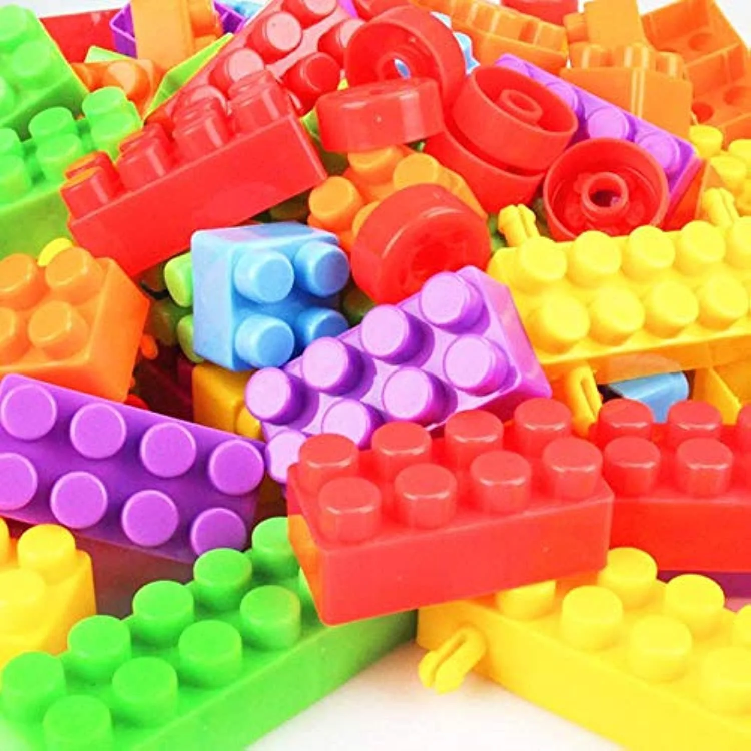 مجموعه بلوک های ساختمانی پلاستیکی نرم و سرگرم کننده کودکان SKEIDO با قطعات قطار چرخ دار و کیف حمل، چند رنگ، 72 قطعه