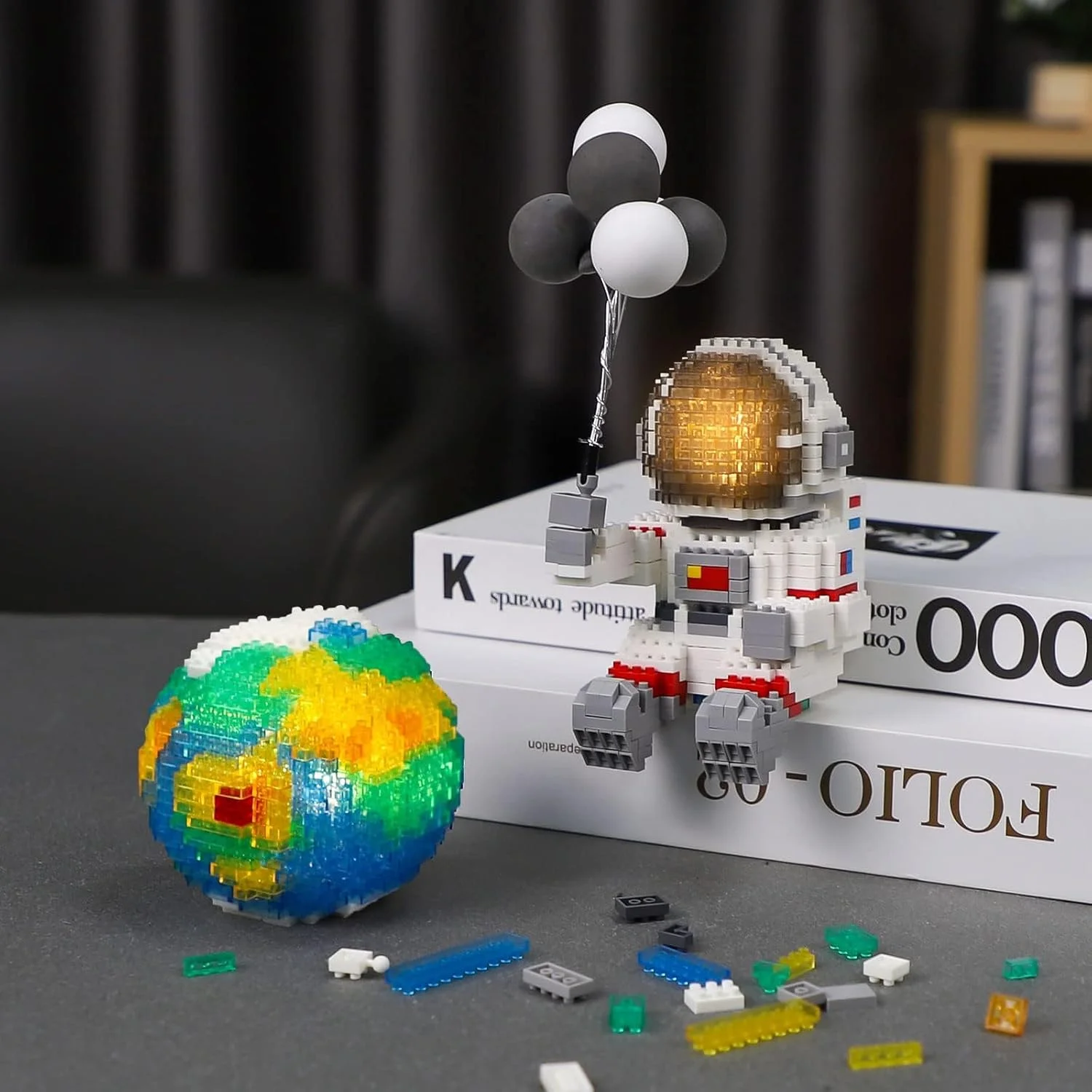 مجموعه مینی بلوک ساختنی فضانورد KASTWAVE، مجموعه بلوک مدل فضایی، مجموعه بلوک های کوچک نورانی LED 1368 تکه، ایده آل برای بزرگسالان و نوجوانان، بسته بادکنکی مدل با تم فضانورد مجموعه مینی بلوک ساختنی فضانورد KASTWAVE، مجموعه بلوک مدل فضایی، مجموعه بلوک های کوچک نورانی LED 1368 تکه، ایده آل برای بزرگسالان و نوجوانان، بسته بادکنکی مدل با تم فضانورد