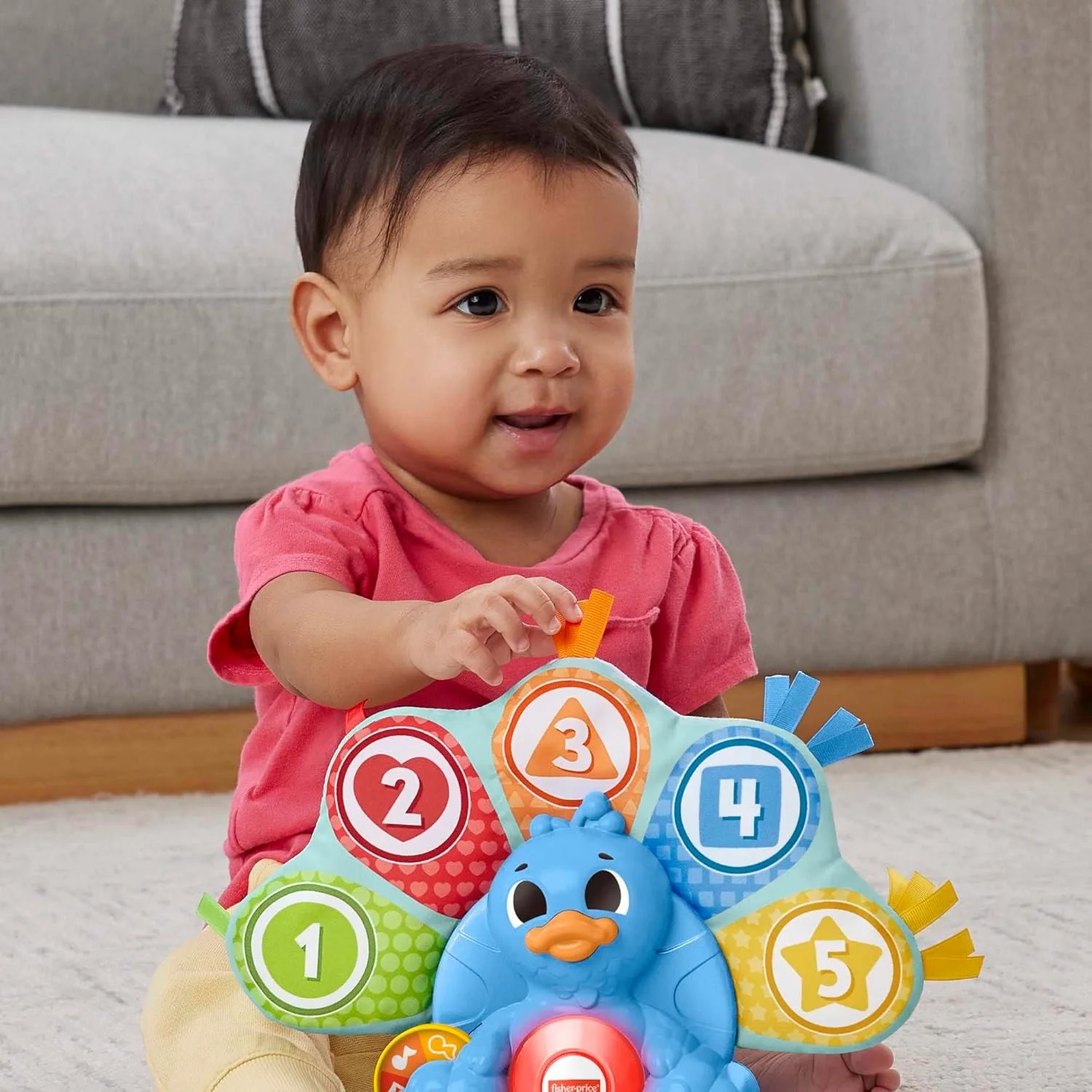 طاووس موزیکال آموزشی اعداد و رنگ‌ها Fisher-Price BlinkiLinkis، اسباب بازی الکترونیکی همراه با نور و موسیقی برای نوزادان و کودکان نوپا از 9 ماهگی (هلندی)، HNN79