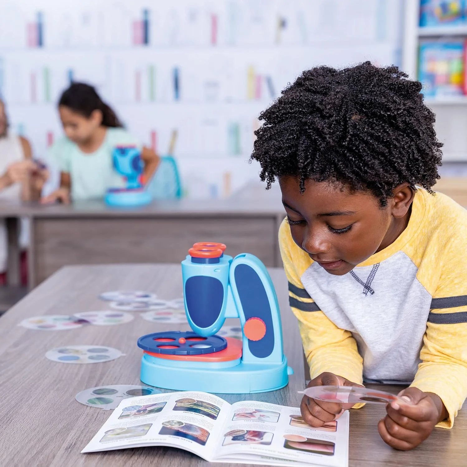 میکروسکوپ کودکانه GeoSafari Jr. Kidscope از Educational Insights، اسباب بازی STEM، هدیه برای پسران و دختران، 5 سال به بالا