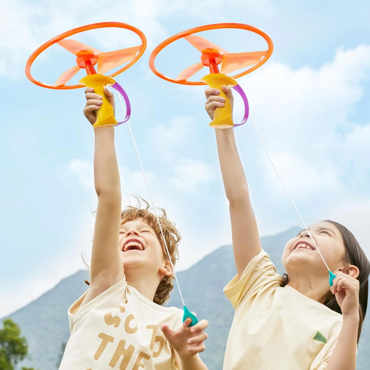 اسباب بازی پرتابگر دیسک پرنده MiDeer برای کودکان، بشقاب پرنده طنابی با بال های بزرگ 10 اینچی، پرواز تا بیش از 15 متر، اسباب بازی STEM ملخ پرنده کشیدنی برای کودکان بالای 3 سال