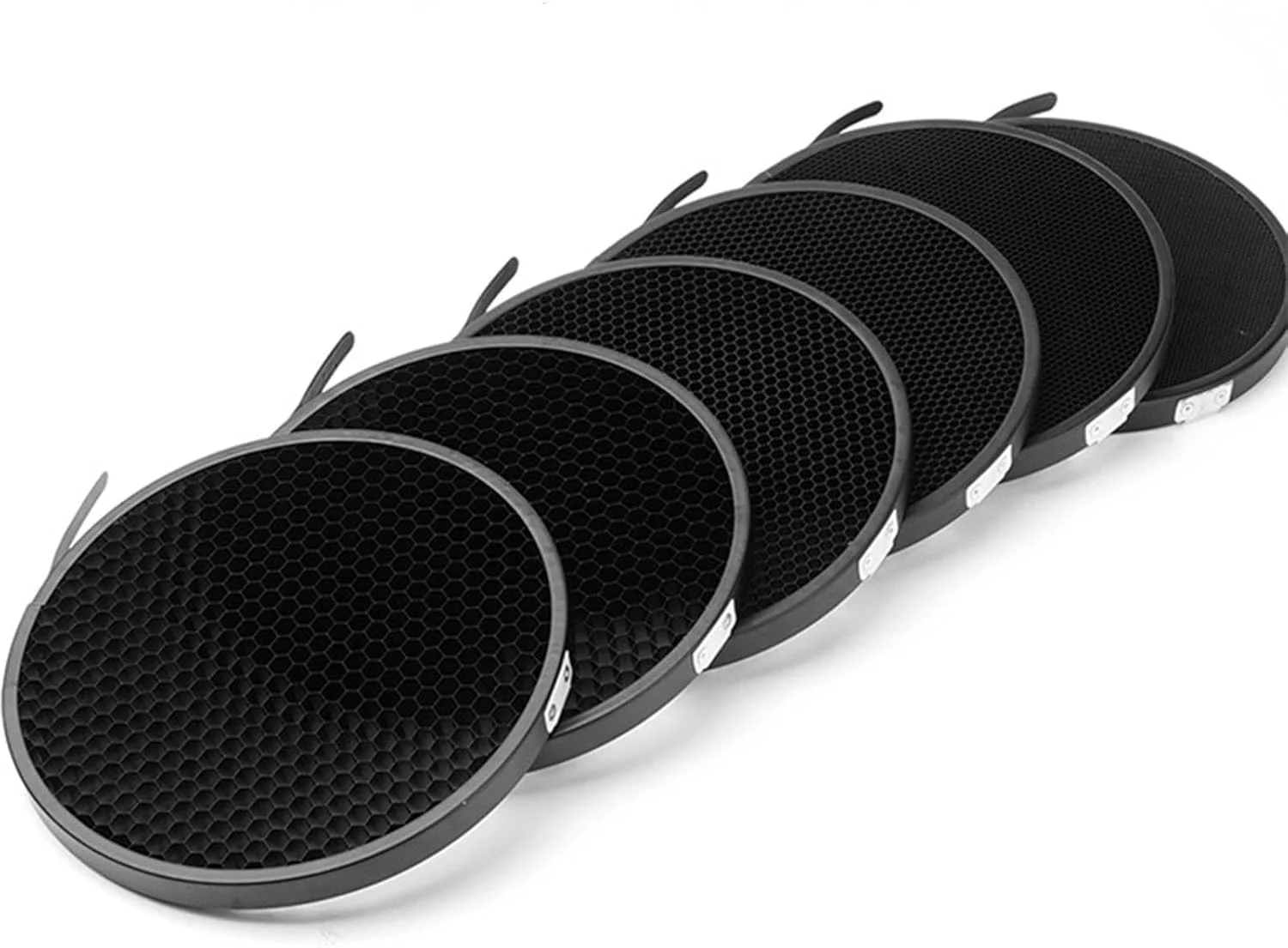 رفلکتور لانه زنبوری 17 سانتی متری SKEIDO – کنترل نور 20 درجه برای فلاش استودیویی (آلومینیومی) رفلکتور لانه زنبوری 17 سانتی متری SKEIDO – کنترل نور 20 درجه برای فلاش استودیویی (آلومینیومی)